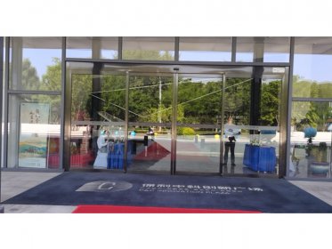 濟南保利中科廣場自動感應門案例